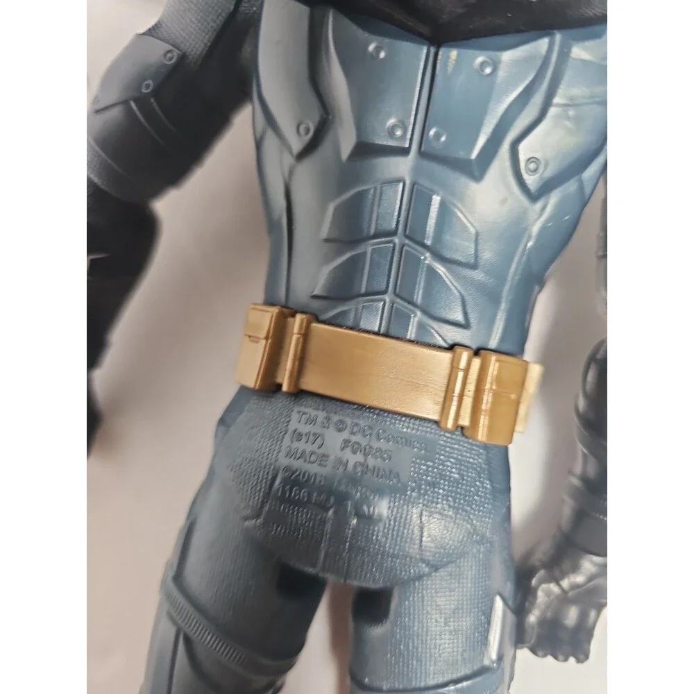 DC Comics 2017 Justice League Batman Armor 12
